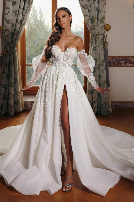 Schulterfreies A-Linien-Brautkleid mit langen Ärmeln und Tüllspitze und Schlitz