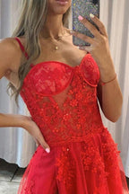 Vestidos de fiesta formales de tul brillante con encaje rojo y corte en A con escote en forma de corazón