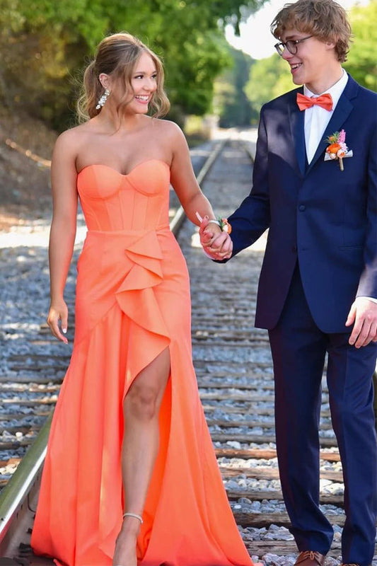 Vestido de fiesta largo naranja de sirena con escote corazón y abertura