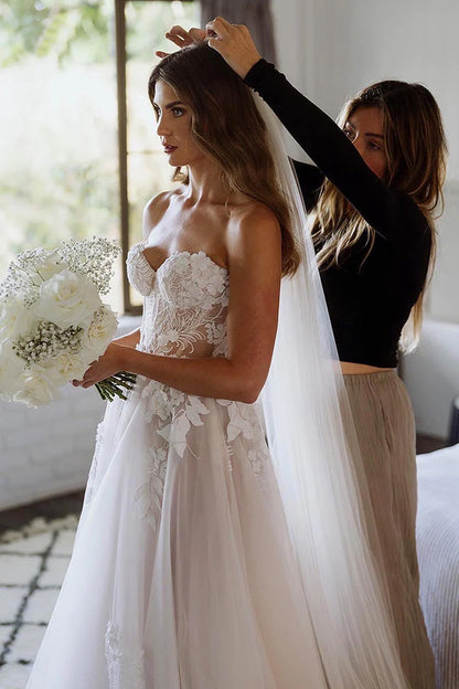 Herzausschnitt Ärmellos Applikationen Spitze Boho Brautkleid Brautkleid