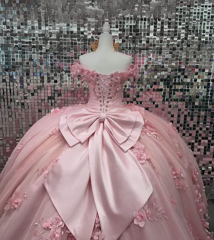 Rosa schulterfreies Ballkleid Quinceañera-Kleider mit 3D-Applikationen Korsettkleid Y6791