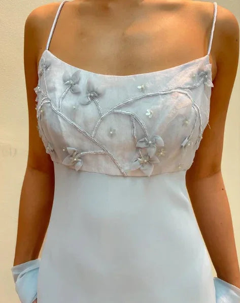 Vestido de Noite Elegante com Alças Azul Pastel, Aplicações de Chiffon e Contas Y8142