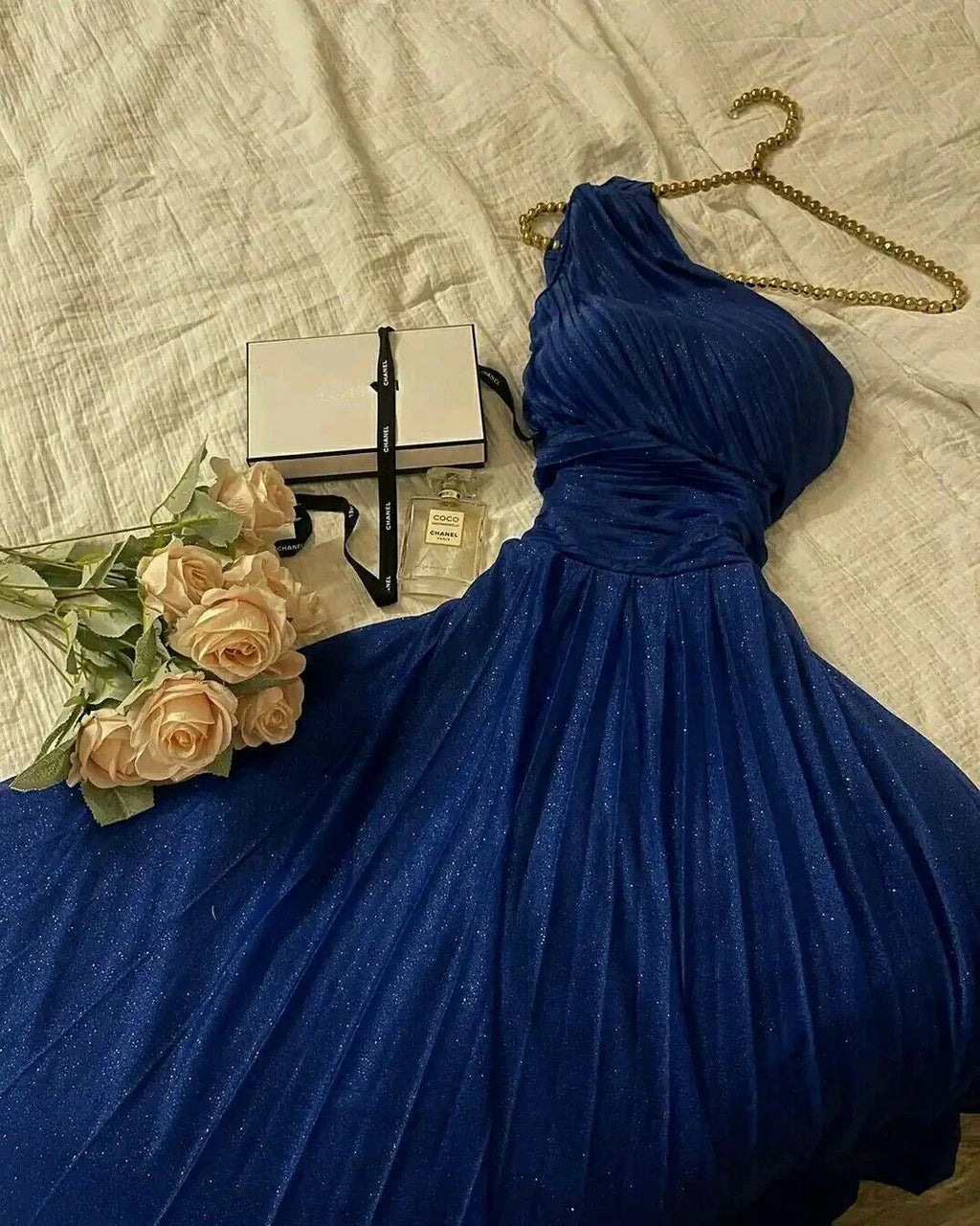 Abito da sera blu con una spalla sola glitterato Abito da sera blu Y4635