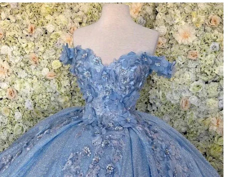 Abito da ballo blu con spalle scoperte, vestito da festa scintillante con fiori S26908
