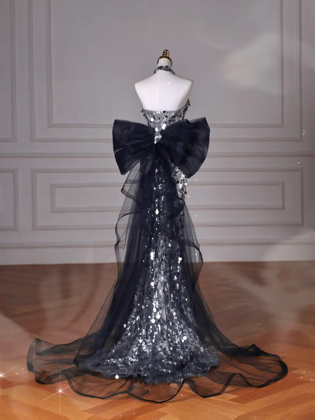 Abito da sera senza spalline in tulle con paillettes nere scintillanti, modello sirena, con fiocco Y8615