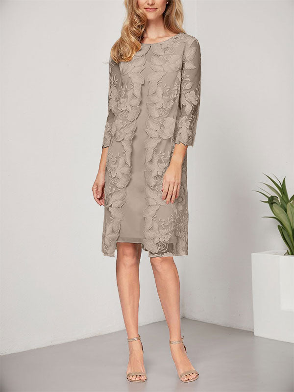 Robe de mère de la mariée en mousseline et dentelle, longueur genou, coupe en A, décolleté arrondi, avec veste