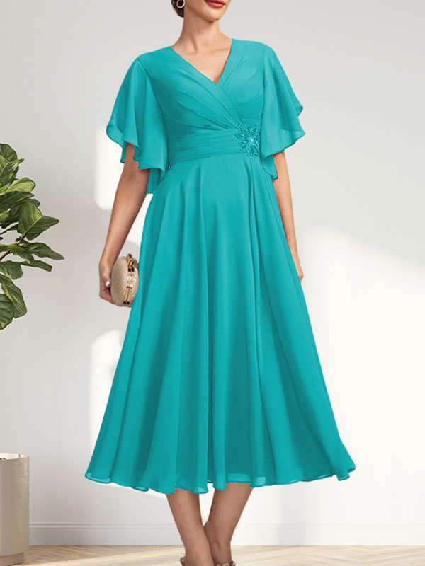 A-Linie, V-Ausschnitt, knielang, Chiffonkleid für die Brautmutter mit plissierten Perlen