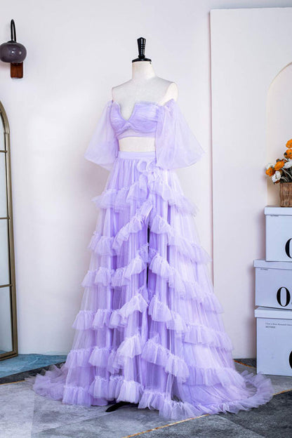 Vestido de fiesta de dos piezas color lavanda con hombros descubiertos, volantes y abertura