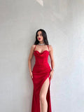 Vestido longo de cetim para baile de finalistas com decote em coração, franzido e corte coluna Y5713