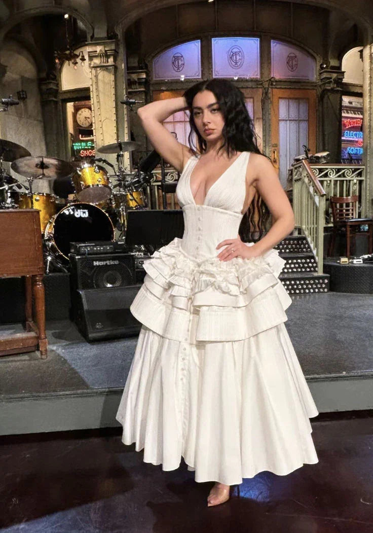 Vestido de Festa Branco Formal em Cetim com Decote Profundo em V e Múltiplas Camadas em Corte A Y8145