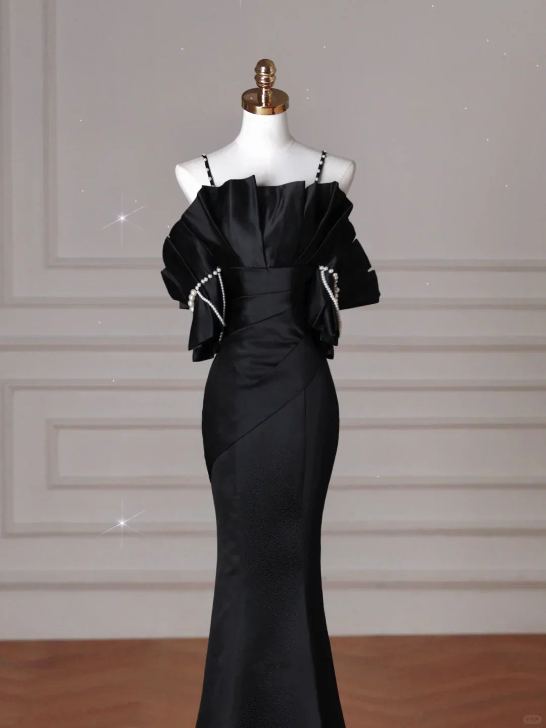 Elegante abito da sera nero in raso con spalline sottili e scollo a barca, modello sirena, abito da cerimonia Y8641