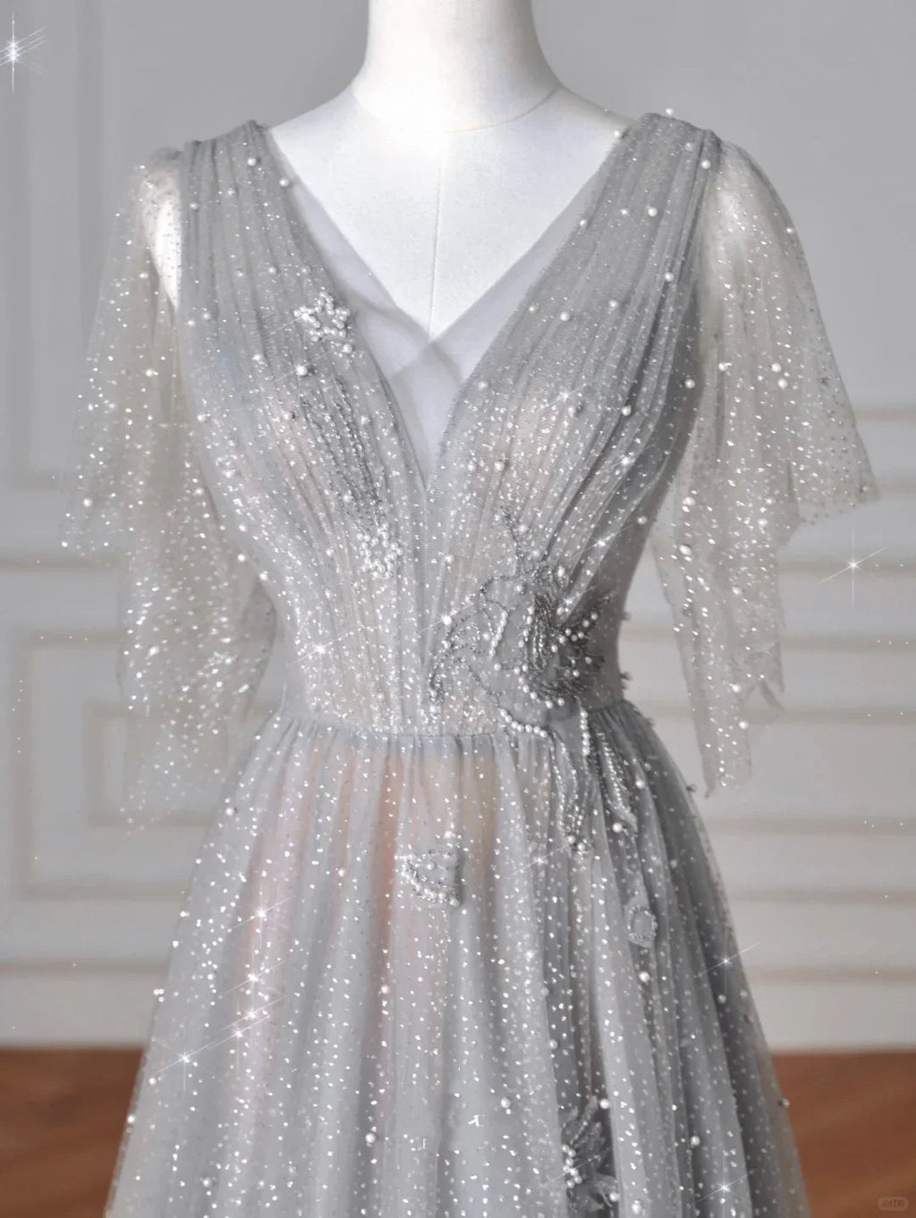 Abito da sera grigio scintillante in tulle con paillettes, linea a trapezio, scollo a V sensuale Y8638
