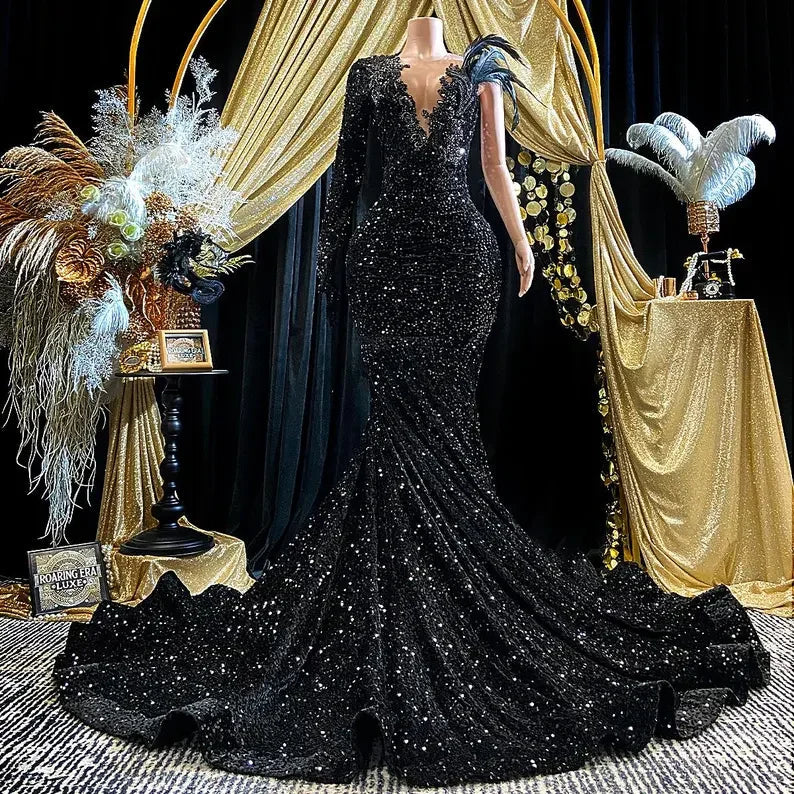 Abito da sera lungo a sirena con maniche lunghe, applicazione di paillettes nere e strass Y8313