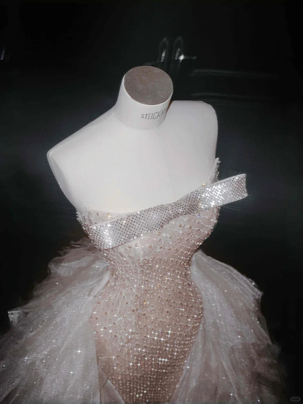 Vestido Longo de Festa e Baile com Bainha Bordada de Lantejoulas em Tule Champanhe Y8658