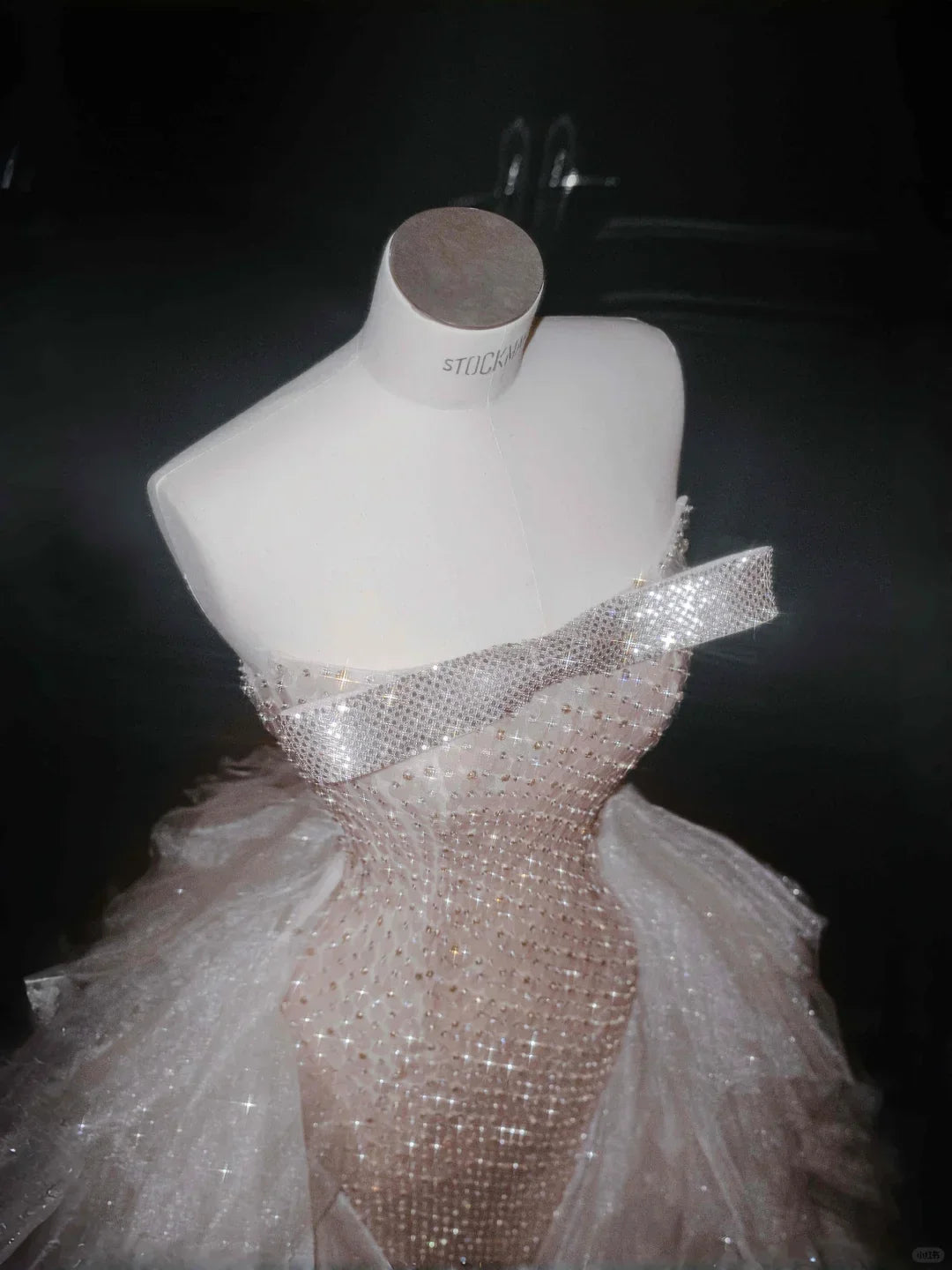 Vestido Longo de Festa e Baile com Bainha Bordada de Lantejoulas em Tule Champanhe Y8658