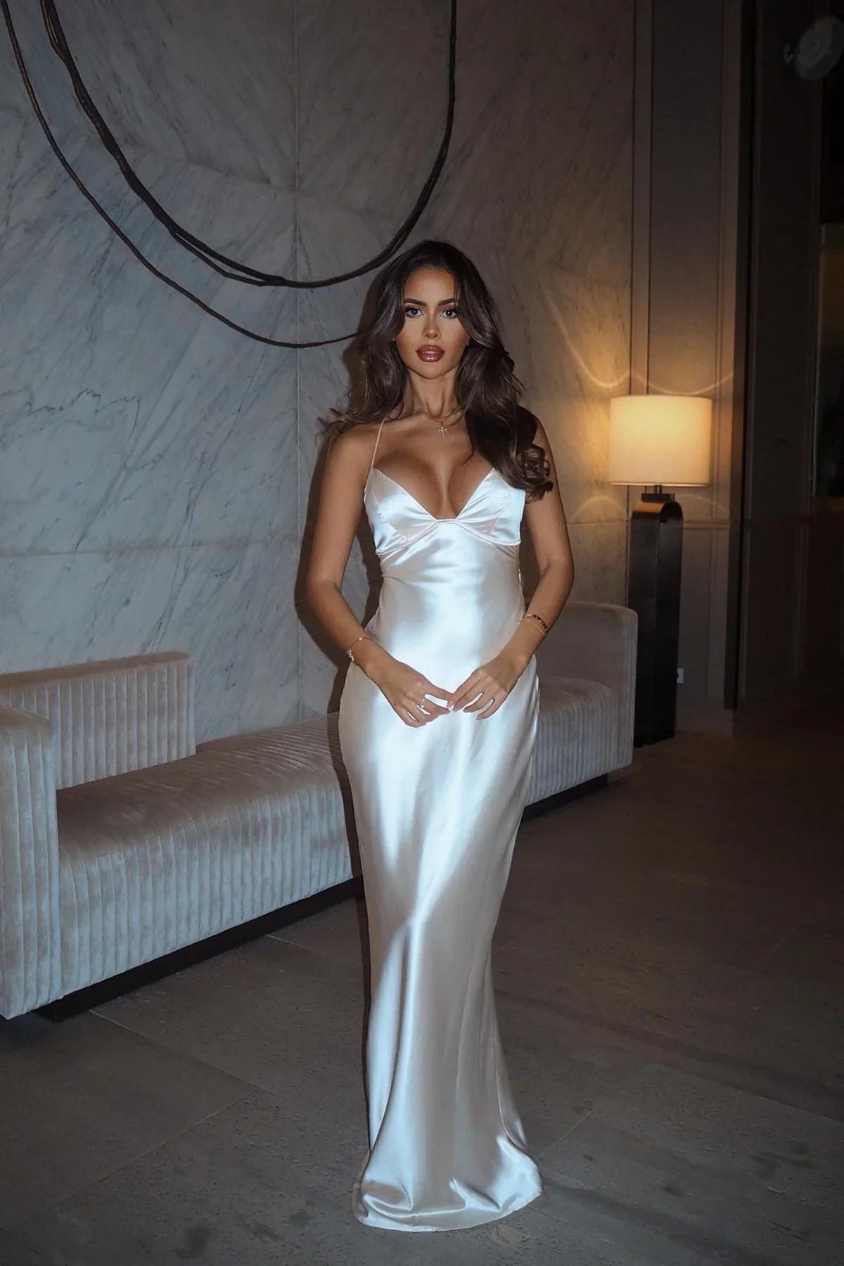 Vestido longo de dama de honor branco em cetim com alças finas de moda para baile de finalistas Y8095