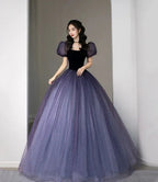 Abito lungo da sera principesco viola in tulle con paillettes Y5619