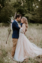 V-Ausschnitt Langarm Brautkleid Rustikales Brautkleid