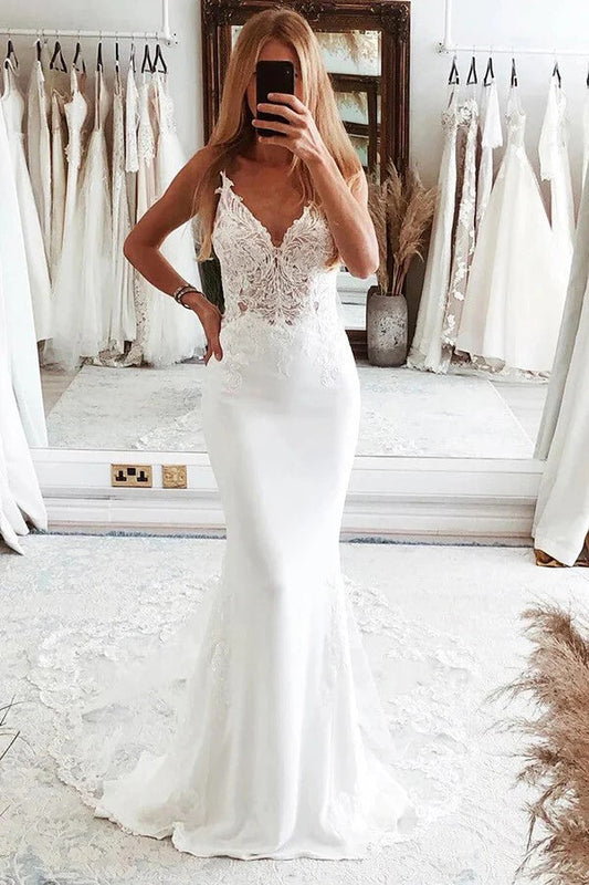 Weißes Brautkleid im Meerjungfrau-Stil mit V-Ausschnitt und Spaghettiträgern