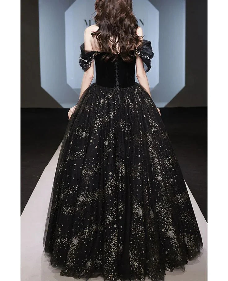 Abito da sera nero con paillettes scintillanti in tulle, linea a campana, scollatura a spalle scoperte, modello Y8034