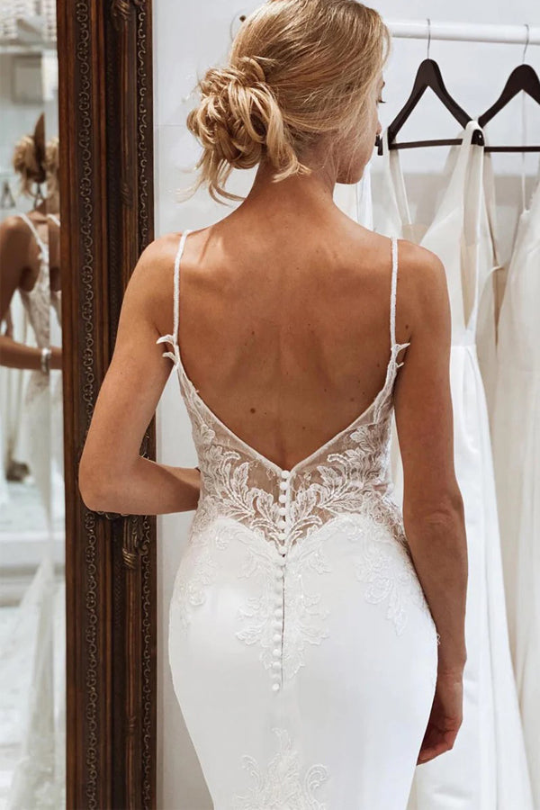 Weißes Brautkleid im Meerjungfrau-Stil mit V-Ausschnitt und Spaghettiträgern