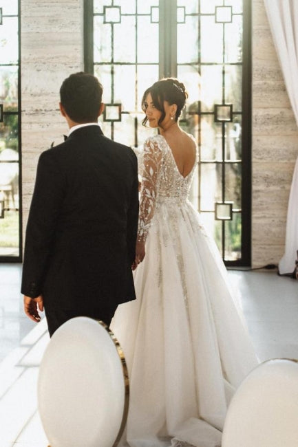 Langes Vintage-Brautkleid aus Spitze mit V-Ausschnitt und langen Ärmeln