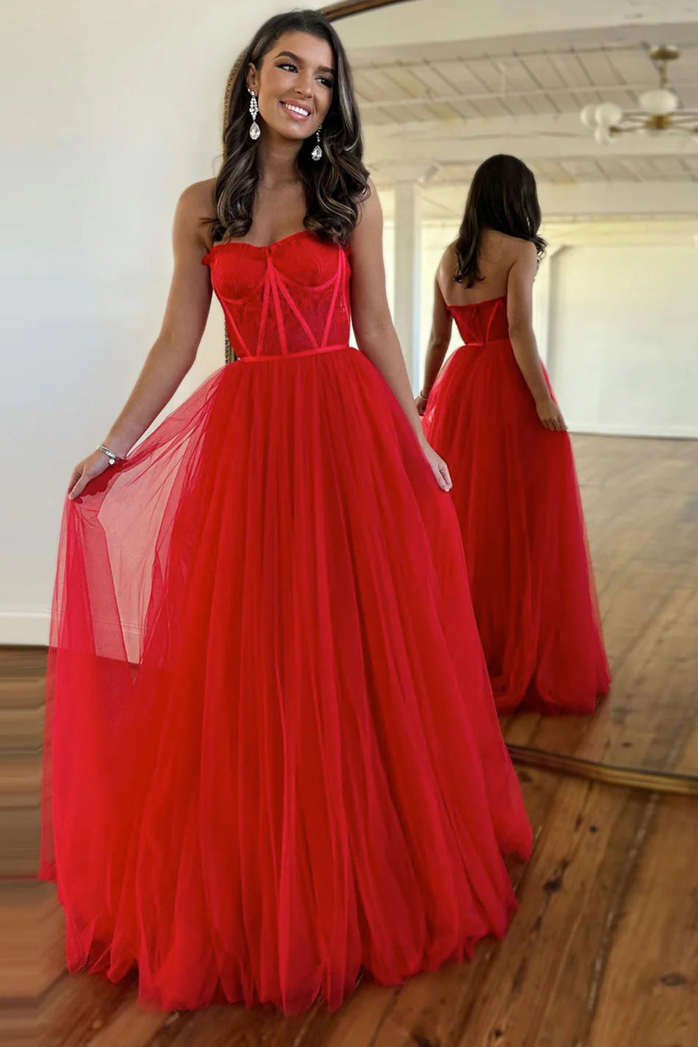 Abito da sera in tulle con corpetto a cuore e spacco a linea A