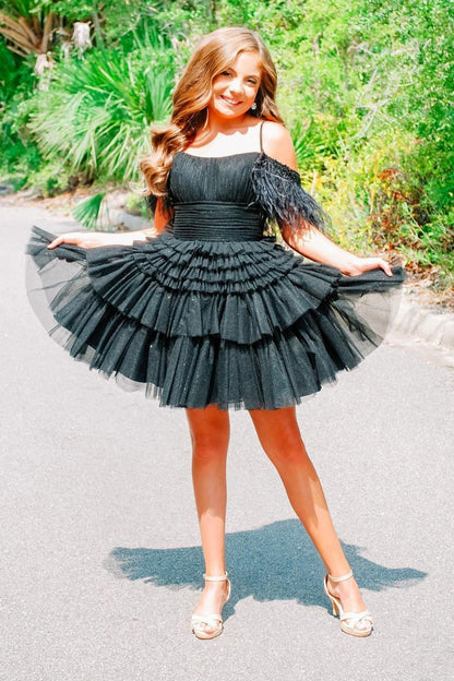 Thea | Vestido de fiesta de tul rosa brillante con plumas y corte en A