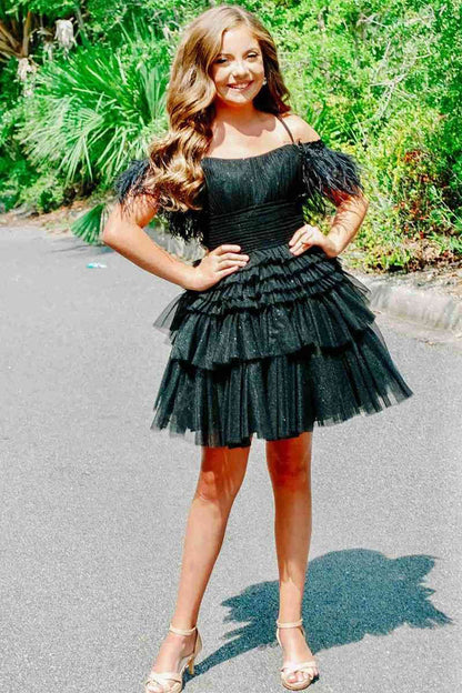 Thea | Vestido de fiesta de tul rosa brillante con plumas y corte en A