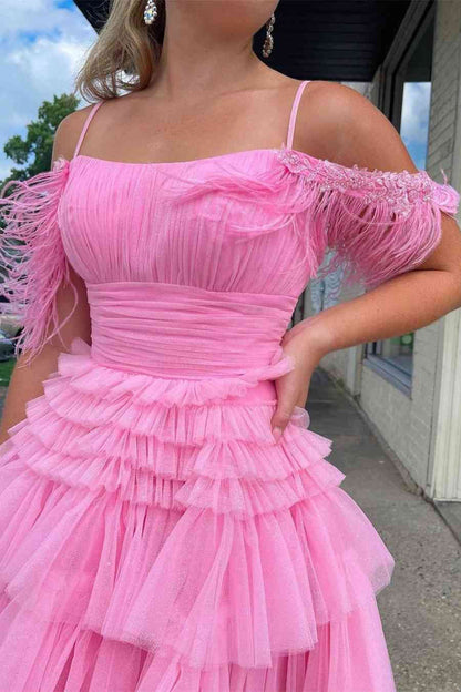 Thea | Vestido de fiesta de tul rosa brillante con plumas y corte en A
