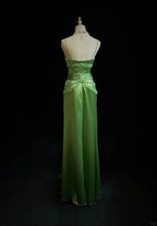 Abito da sera verde elegante in raso con spalline sottili e perline, modello Y8555