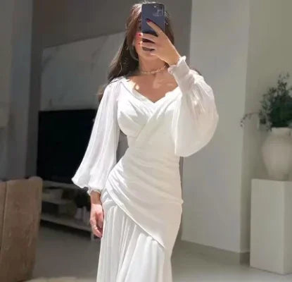 Schickes weißes Abendkleid mit V-Ausschnitt, gerafftem Meerjungfrauen-Schnitt, langes Ballkleid Y7737