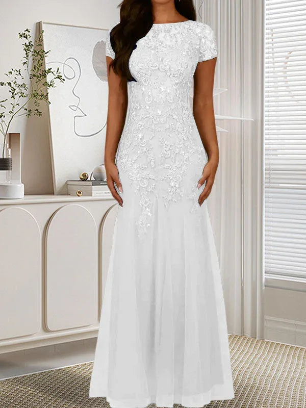 فستان تول مزين بحراشف لامعة برقبة دائرية بلون كحلي داكن على شكل حورية البحر