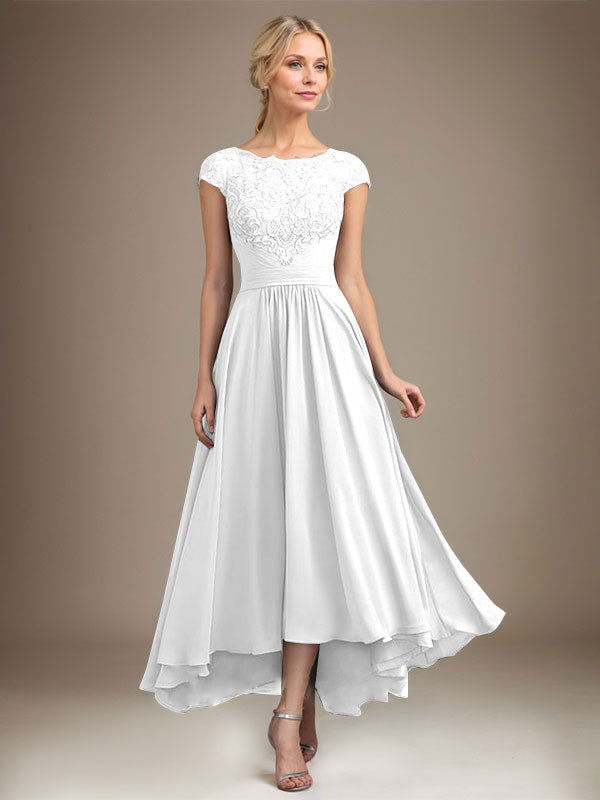 Robe de mère de la mariée en mousseline de soie à dentelle asymétrique illusion en décolleté arrondi et coupe en A avec plis