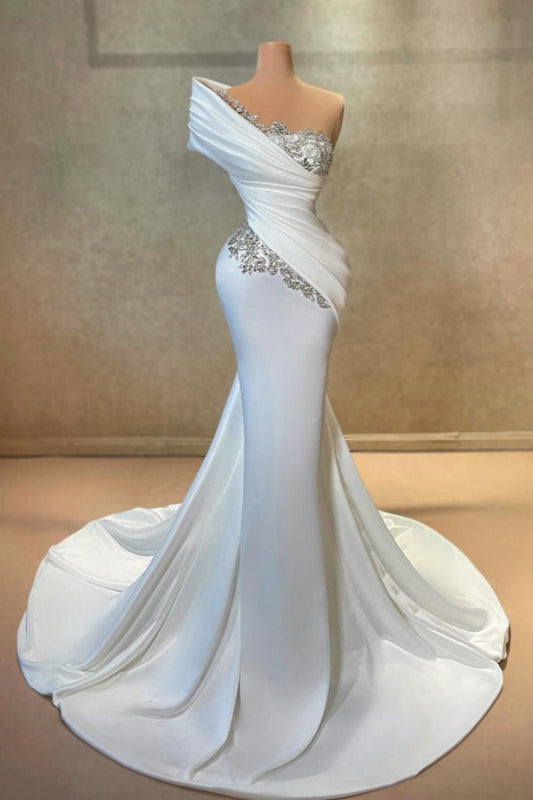 Vestido de fiesta blanco largo de satén con encaje de sirena y un solo hombro con cuentas