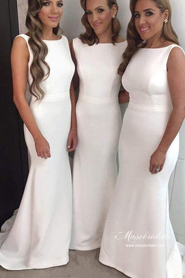 Abiti da damigella d'onore modesti in raso bianco con scollo a barchetta e strascico a sirena