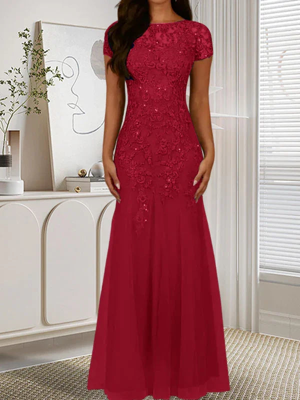 فستان تول مزين بحراشف لامعة برقبة دائرية بلون كحلي داكن على شكل حورية البحر