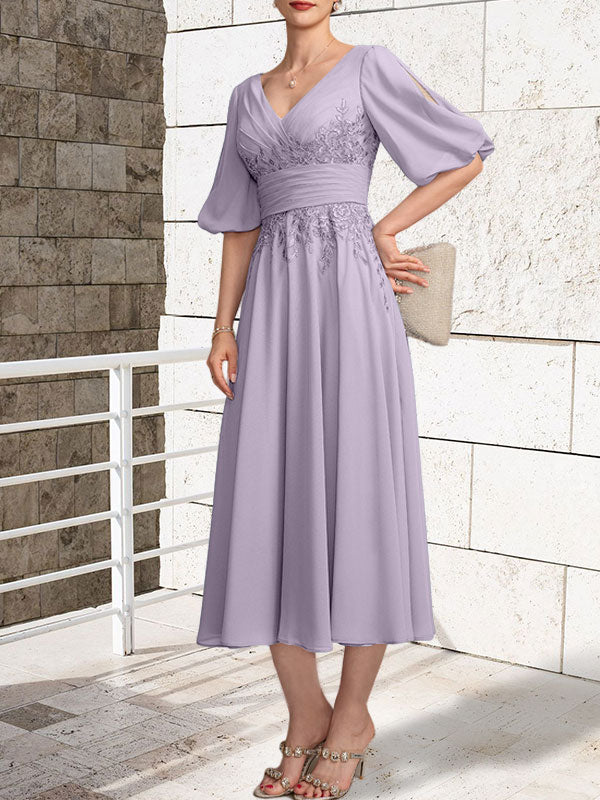 A-Linie V-Ausschnitt Wadenlanges Chiffon-Kleid für die Brautmutter mit Plissee
