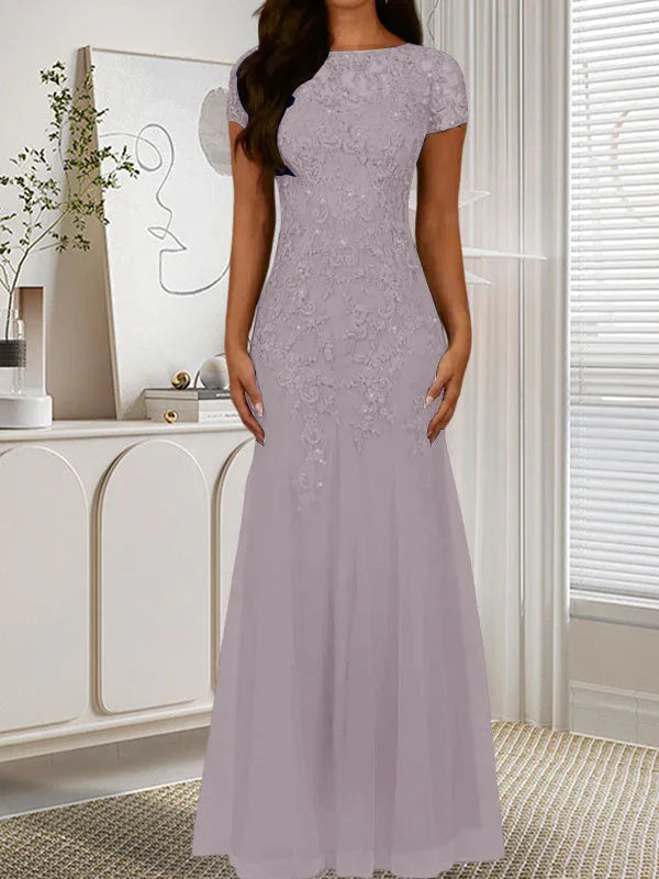 فستان تول مزين بحراشف لامعة برقبة دائرية بلون كحلي داكن على شكل حورية البحر