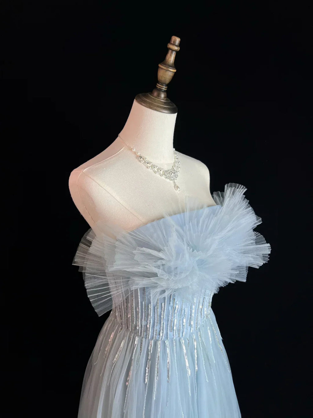 Vestido de Festa Elegante Azul com Tule, Lantejoulas e Contas, Corte em A, Modelo Y8646