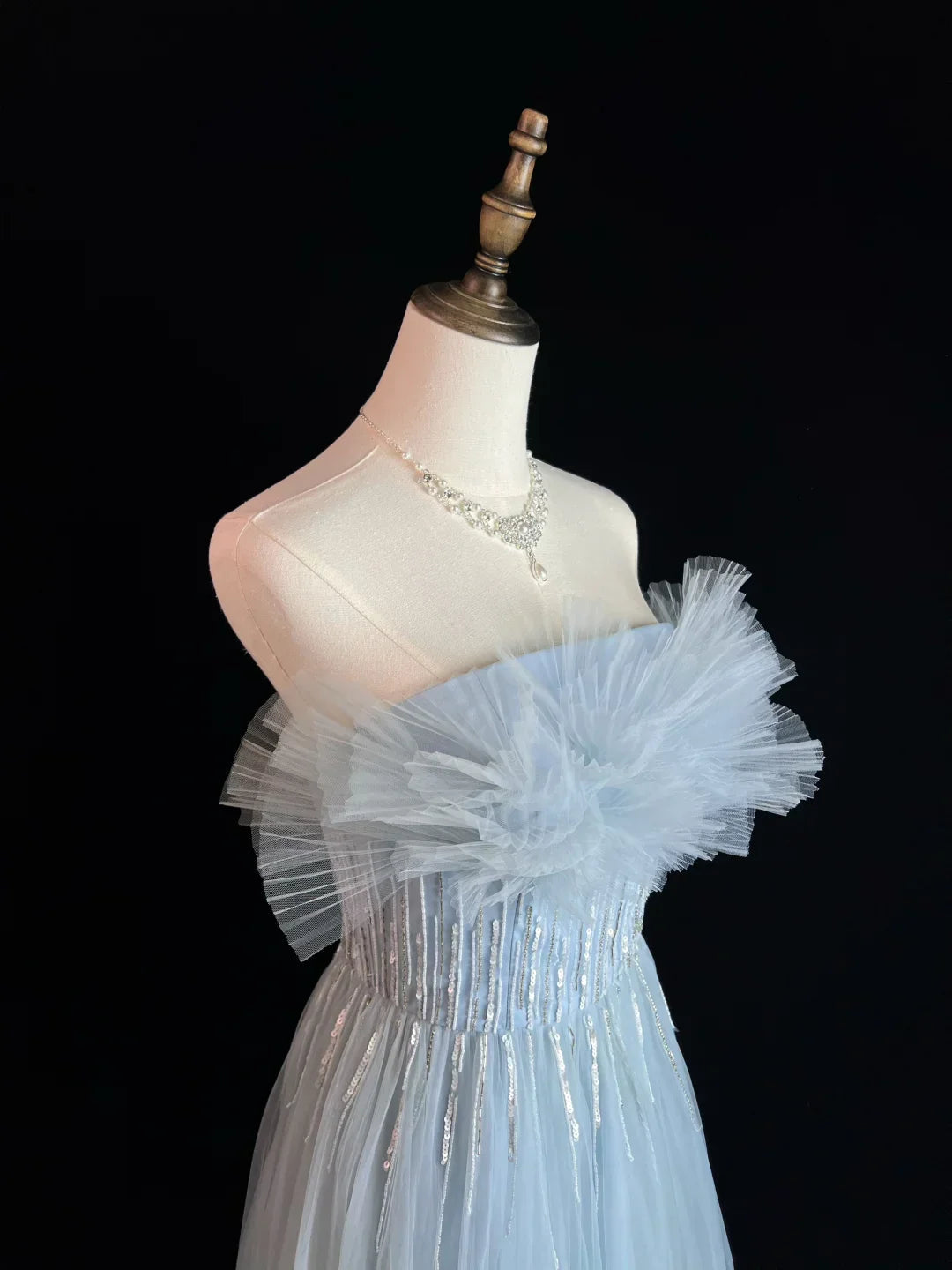 Vestido de Festa Elegante Azul com Tule, Lantejoulas e Contas, Corte em A, Modelo Y8646