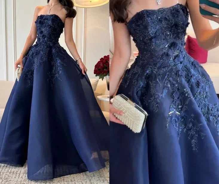Splendido Abito da Sera Blu Navy Senza Spalline con Applicazioni e Linea a S A8274