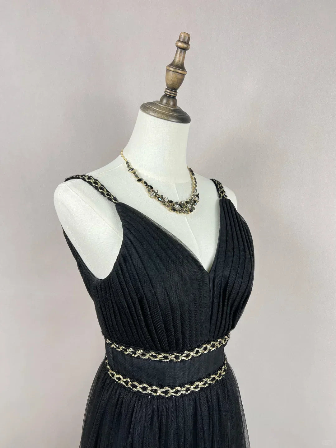 Splendido abito da sera nero in tulle con piume d'oro in seta a linea ad A, abito formale da ballo Y8652
