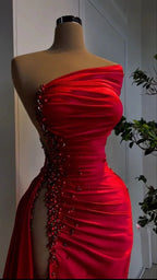 Vestido Longo de Festa Encantador em Cetim Vermelho com Fenda Alta Y4115