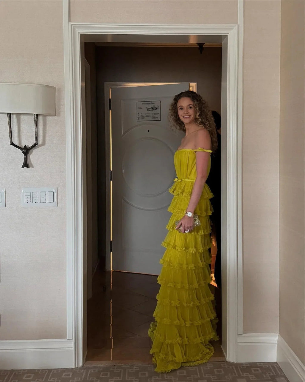 Robe longue élégante pour cérémonie femme, épaules dénudées, plissée et à volants, robe de soirée femme sur mesure Y5086