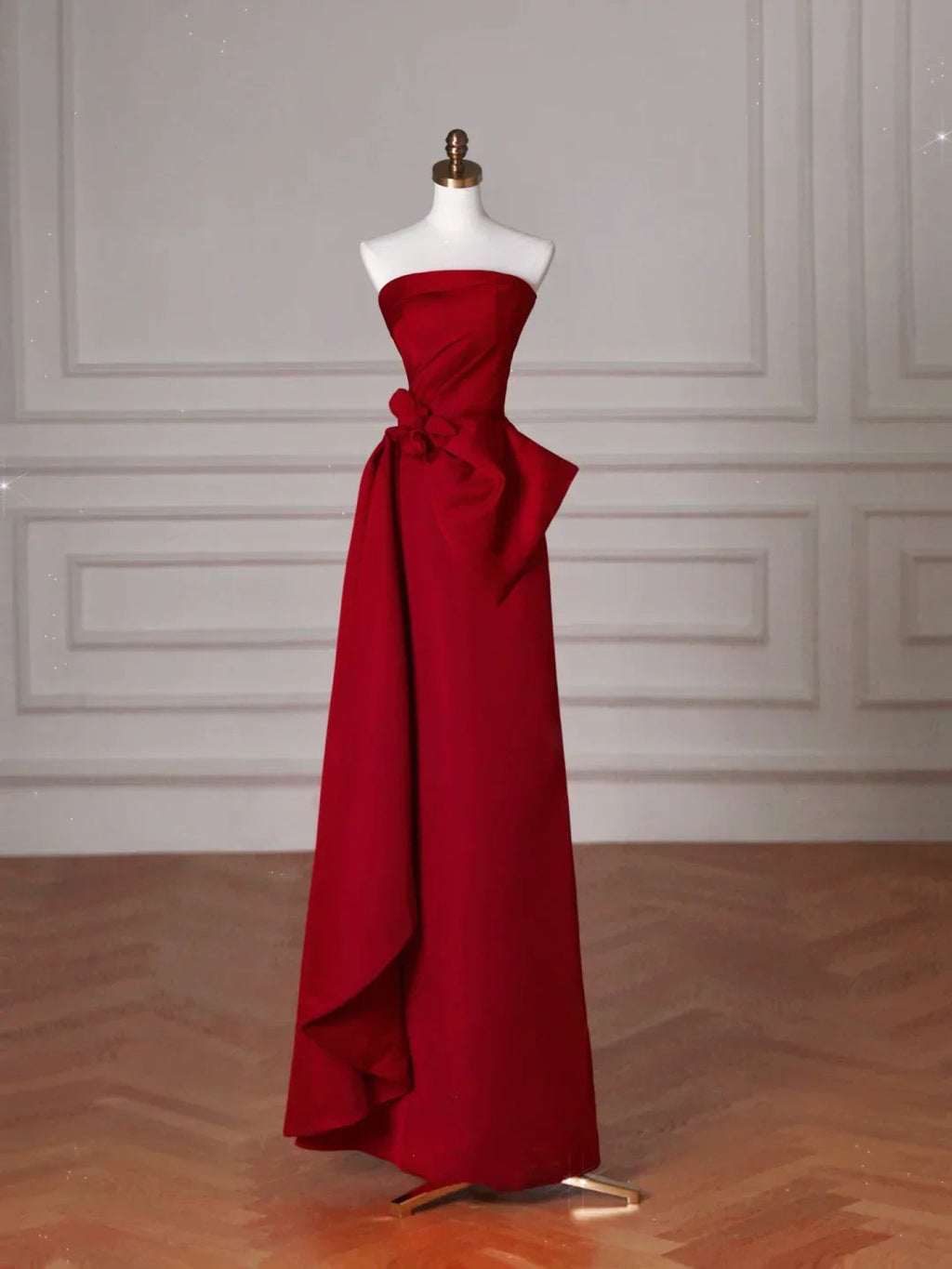 Elegante abito da sera rosso in raso senza spalline a linea ad A modello Y8624