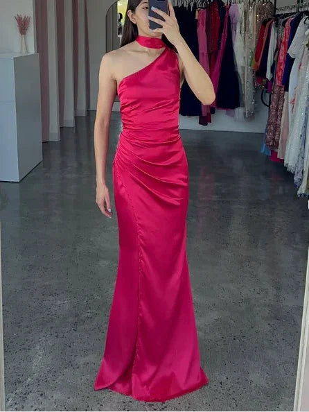 Elegante abito lungo da sera in raso rosa acceso con spalla scoperta modello Y8419