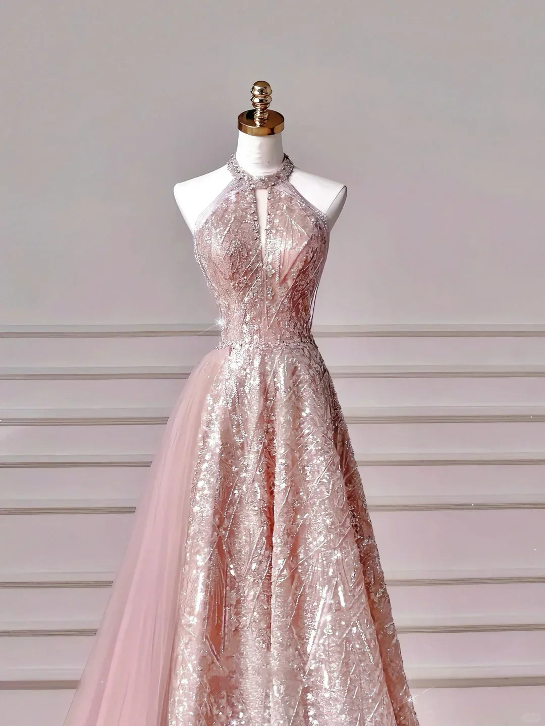 Abito da sera rosa scintillante con paillettes, corpino allacciato al collo, gonna a ruota in tulle modello A Y8608