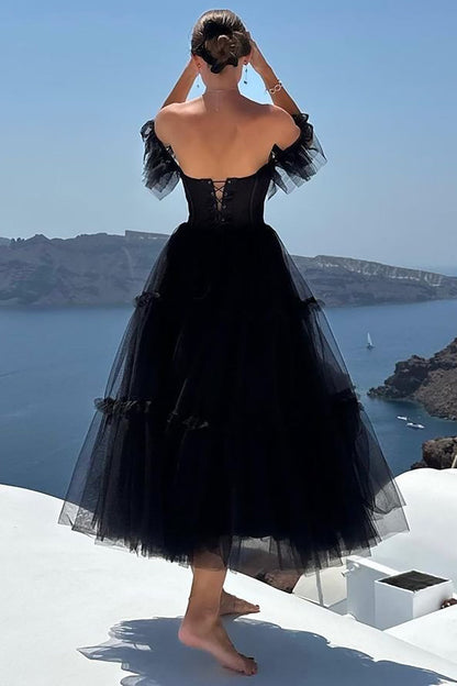 Vestido de fiesta de tul con volantes y corsé en forma de A