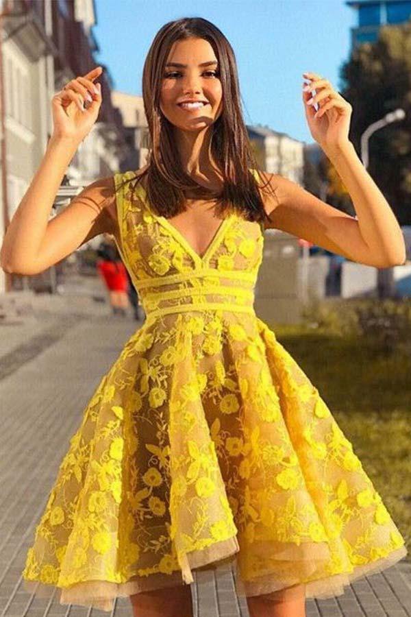 Yellow A-line V-neck Backless Short Homecoming Dresses With Lace Flowers